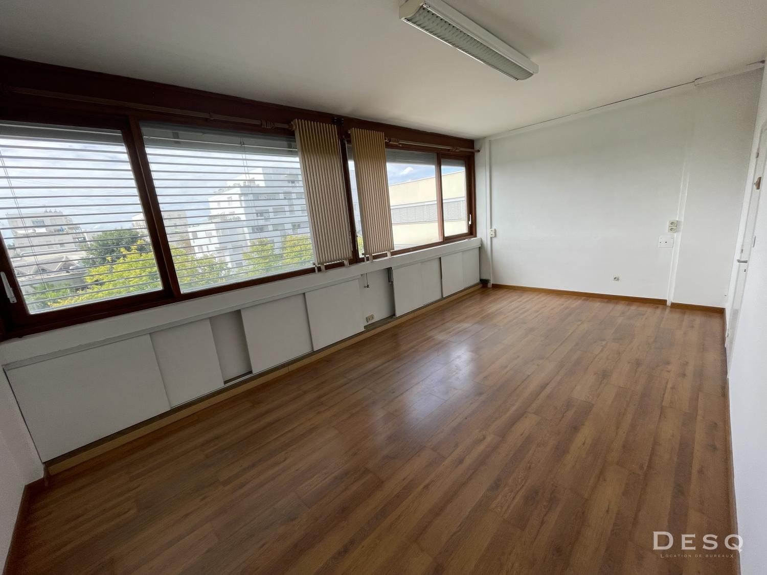 Bureau à louer de 26m2 sur Cenon - Bordeaux Rive Droite - DESQ